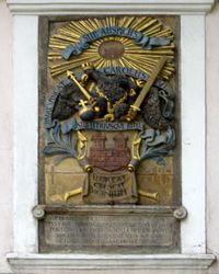 Byczyna - Wappen &uuml;ber Eingang Rathaus
