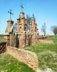 Krzywizna - Friedhofstor